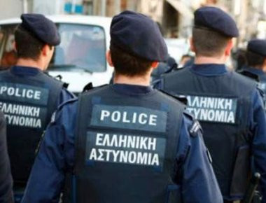 ΕΛ.ΑΣ: Aκατάλληλοι να φέρουν όπλο πάνω από 500 ένστολοι!